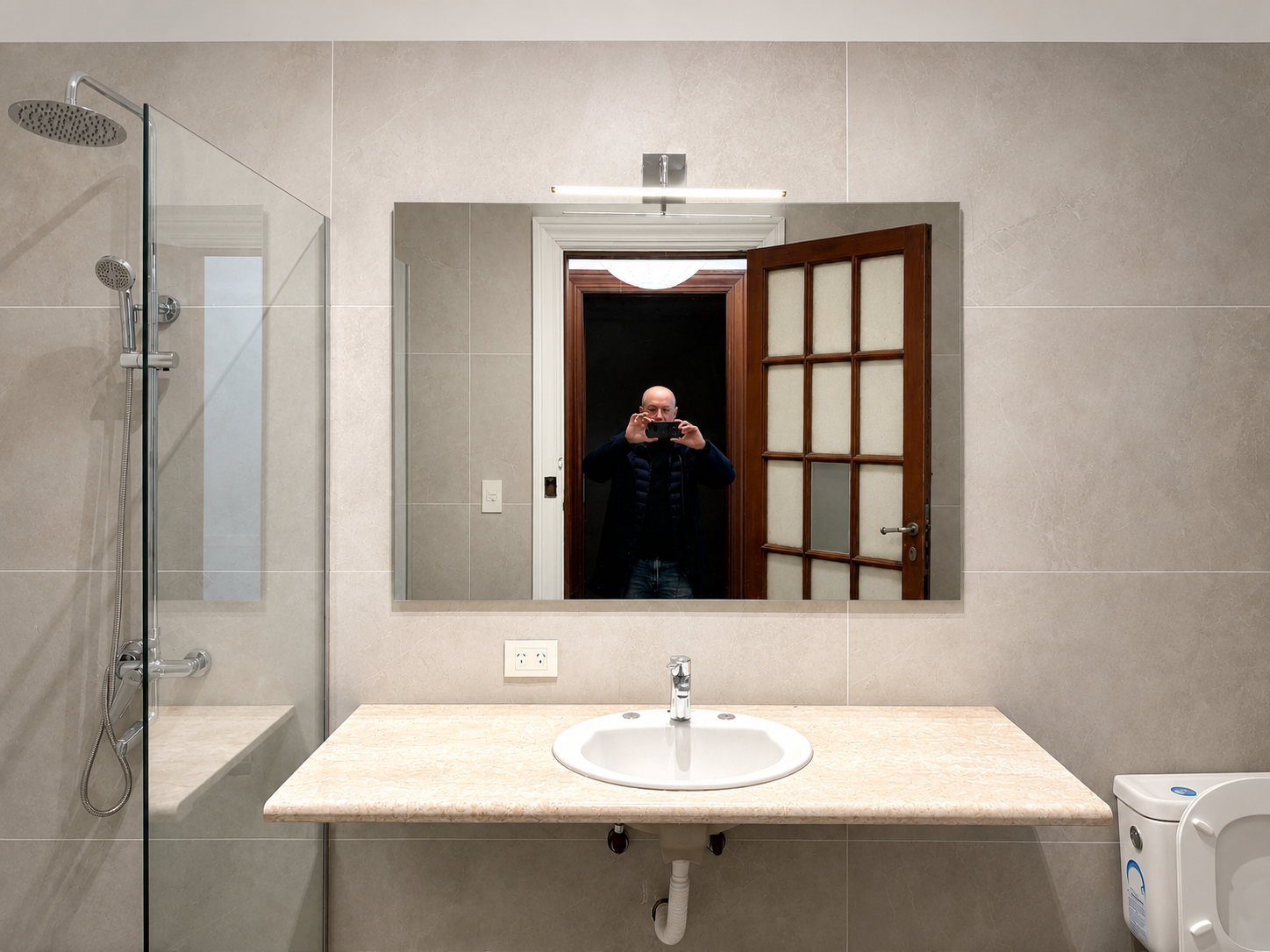 Baño principal renovado - segunda vista